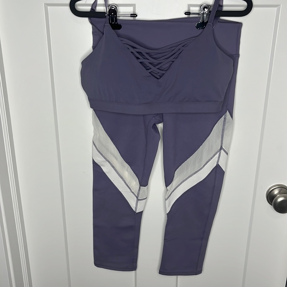 Fabletics Bundle bra and leggings set size small in lilac.